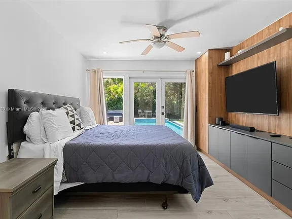 spacious 5 BED Beautiful Miami Home-10