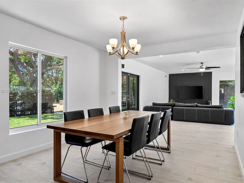 spacious 5 BED Beautiful Miami Home-9