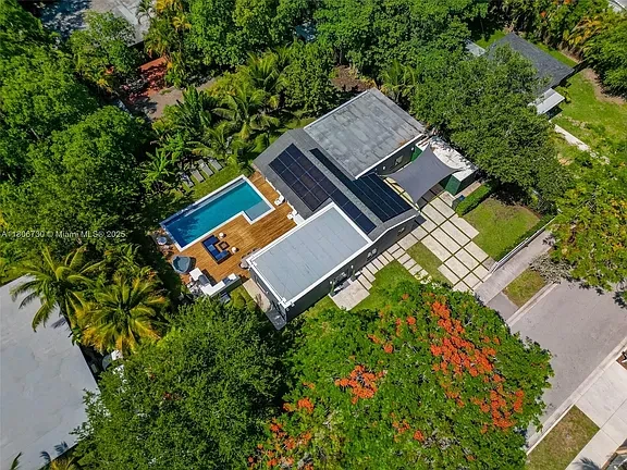 spacious 5 BED Beautiful Miami Home-1