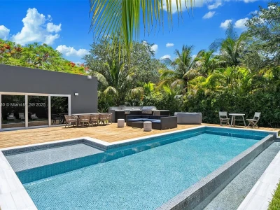 6 bedrooms single family residence