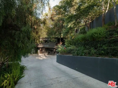 3 BEDS Dramatic Lautner-inspired architecture