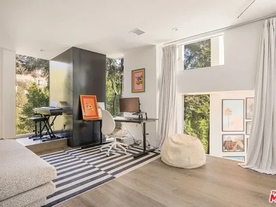 3 BEDS Dramatic Lautner-inspired architecture