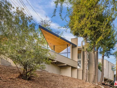 3 BEDS Dramatic Lautner-inspired architecture