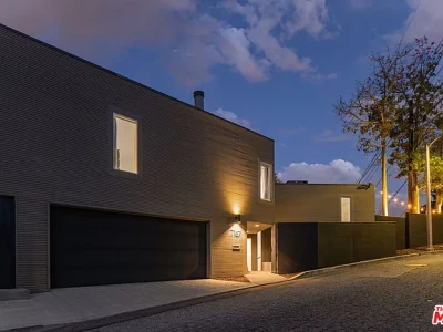 3 BEDS Dramatic Lautner-inspired architecture