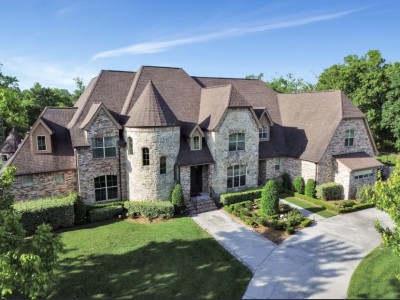 6 bedrooms single family residence