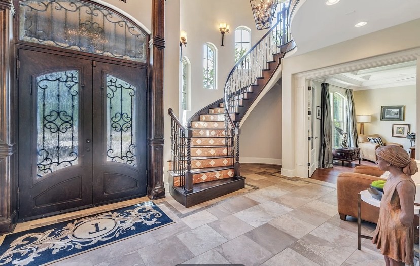 6 bedrooms single family residence-2