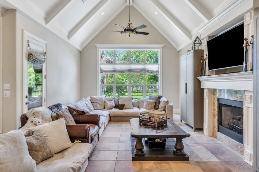 6 bedrooms single family residence-4