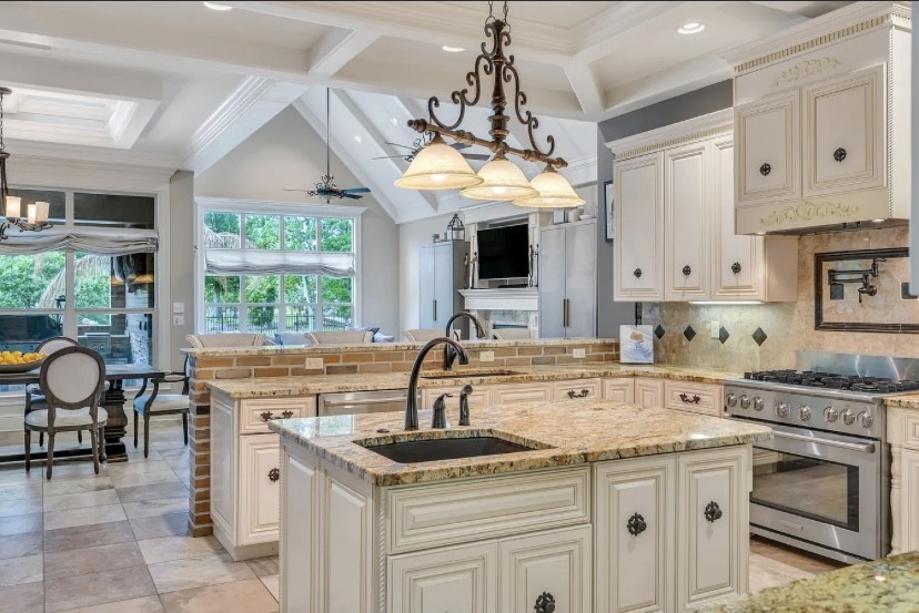 6 bedrooms single family residence-6