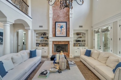 6 bedrooms single family residence