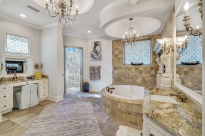 6 bedrooms single family residence