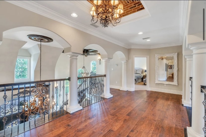 6 bedrooms single family residence-12