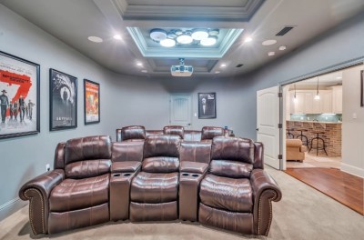 6 bedrooms single family residence