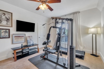 6 bedrooms single family residence