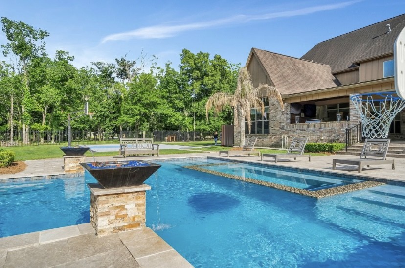 6 bedrooms single family residence-17