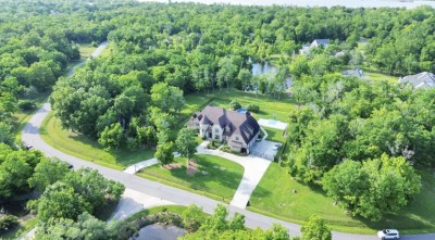 6 bedrooms single family residence