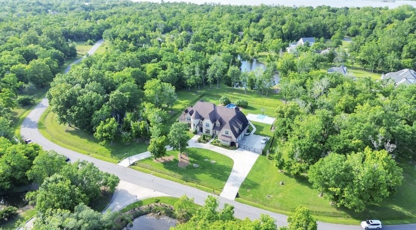 6 bedrooms single family residence-22